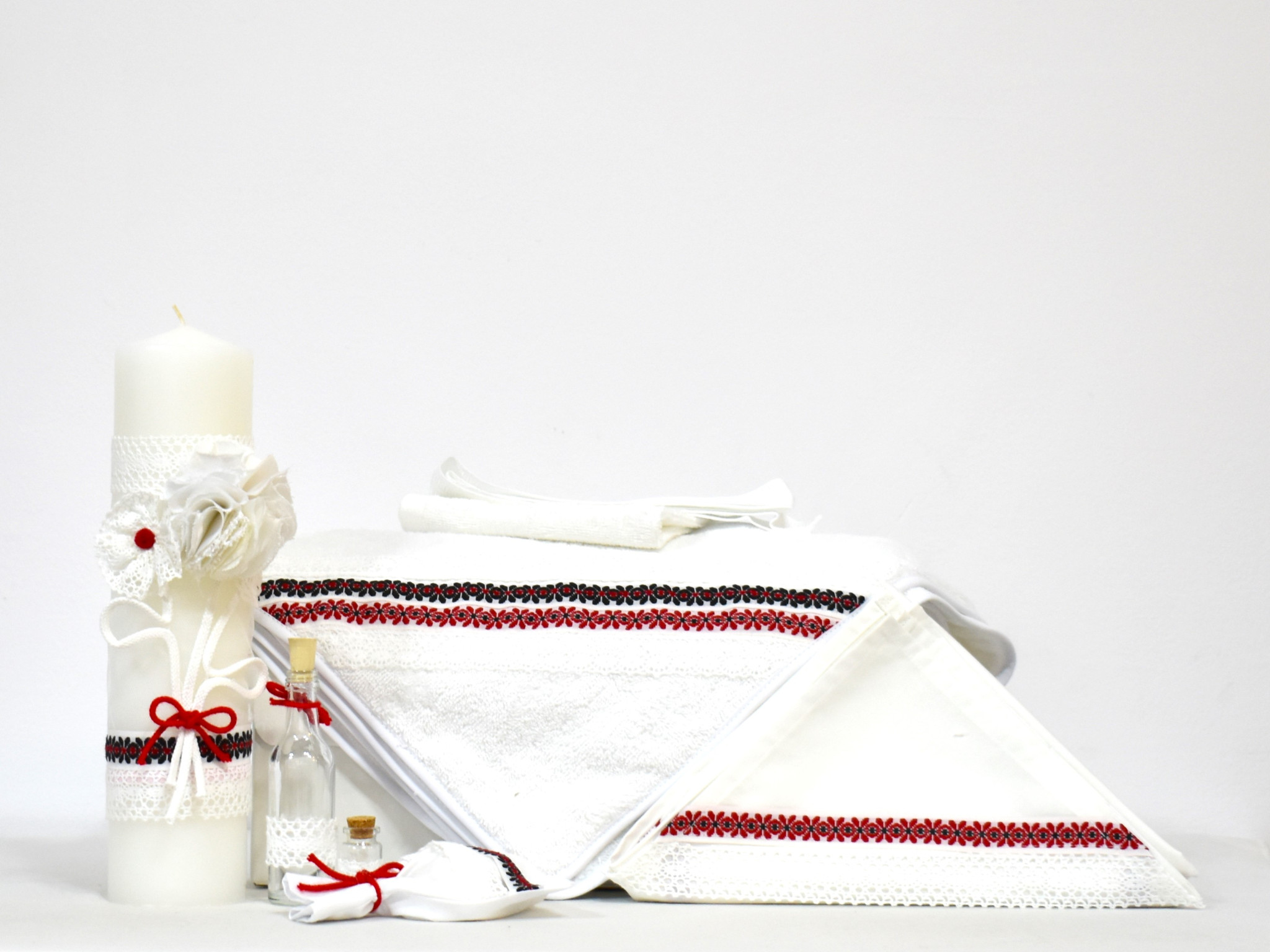 Trusou alb tradițional cu lumânare pentru botez “Hai la horă!”