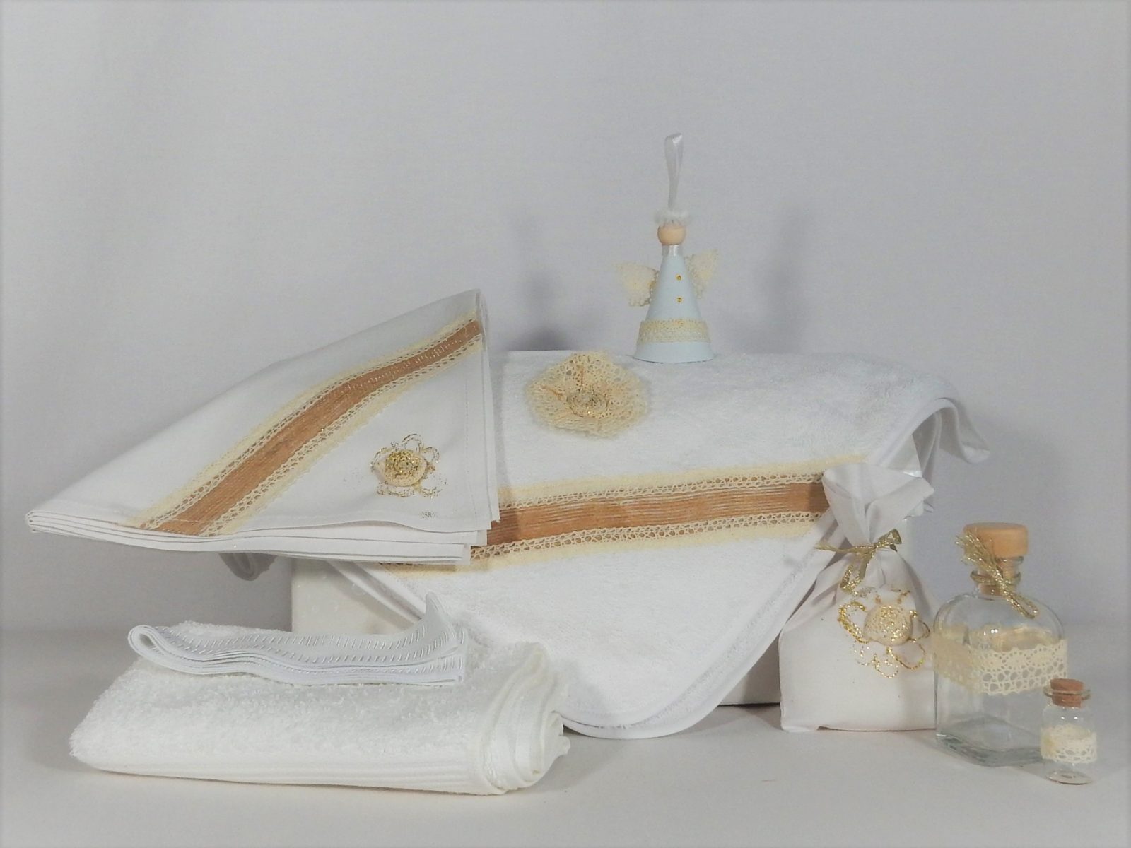 Trusou botez handmade alb- Floare de In