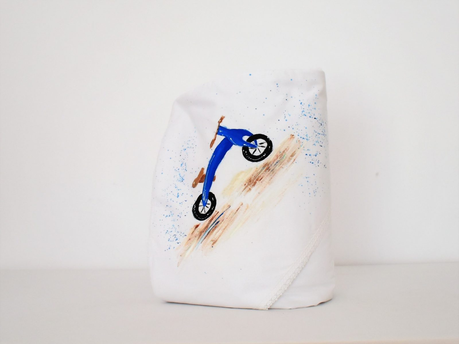 Păturica pictata pentru botez băieți- Bicicleta Albastră