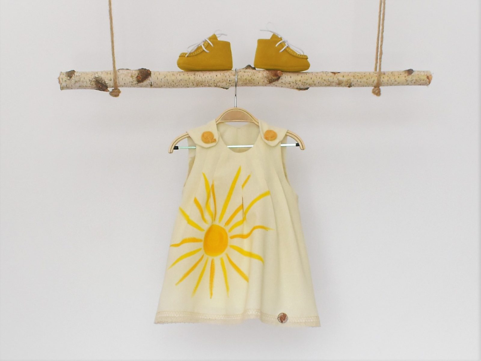 Sarafan/ rochiță pictată pentru botez-Tu Ești Soarele Meu